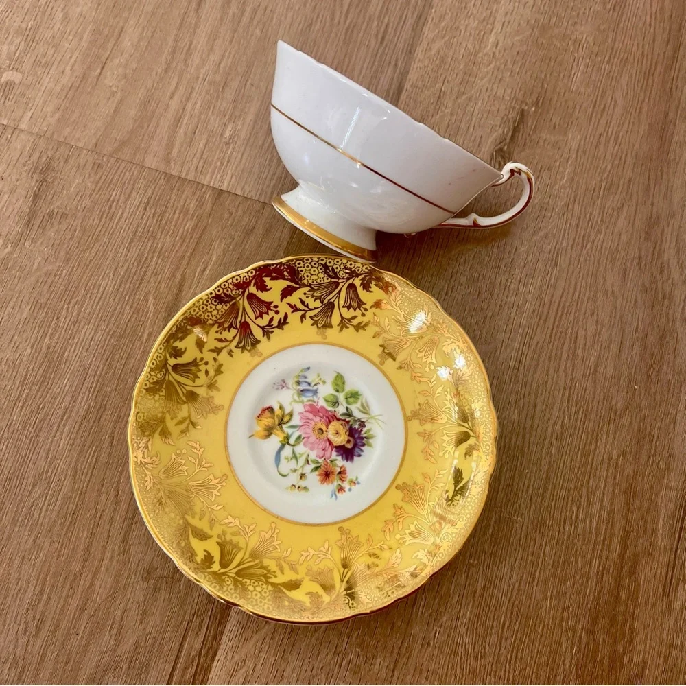 Paragon Majesty of‎ the Queen Pink Rose TeaCup Cup & Saucer Set Yellow Vtg Mint